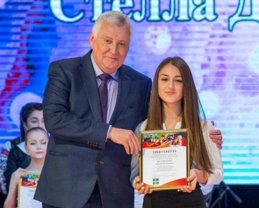 85 юных одарённых анапчан получили премию от главы города