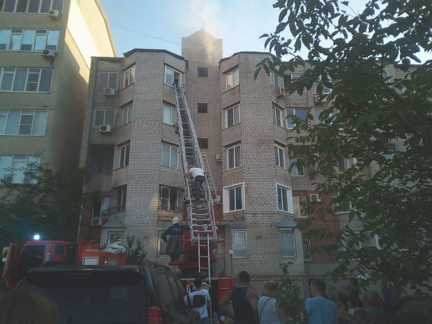 Прямо сейчас в Анапе горит квартира на ул. Ленина, 161-б, жильцов эвакуировали