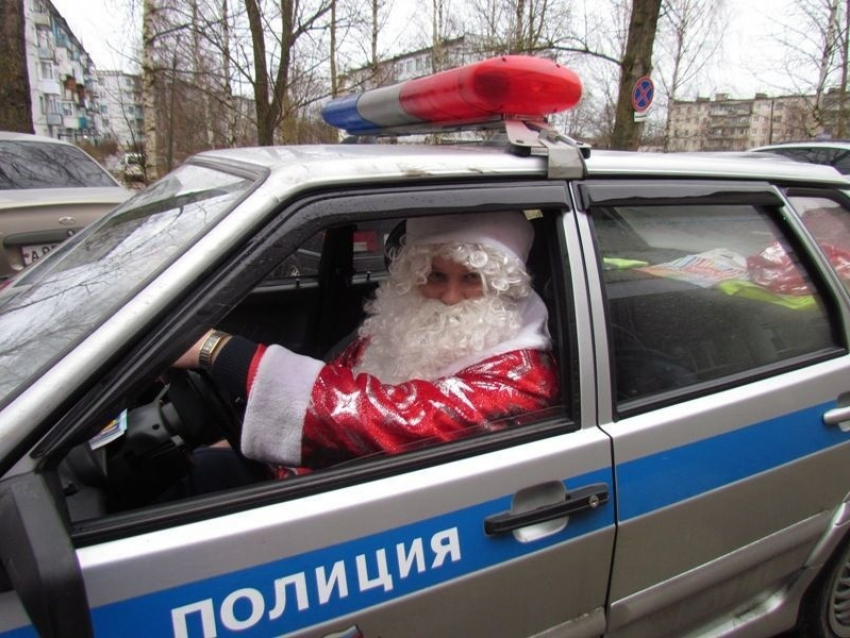 Деды Морозы в погонах навестят анапских школяров
