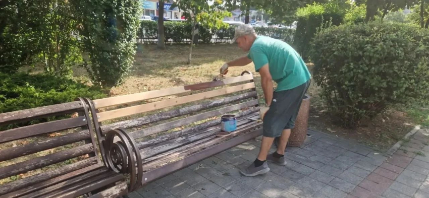 В Анапе взялись за тротуары, лавочки и опасный переход