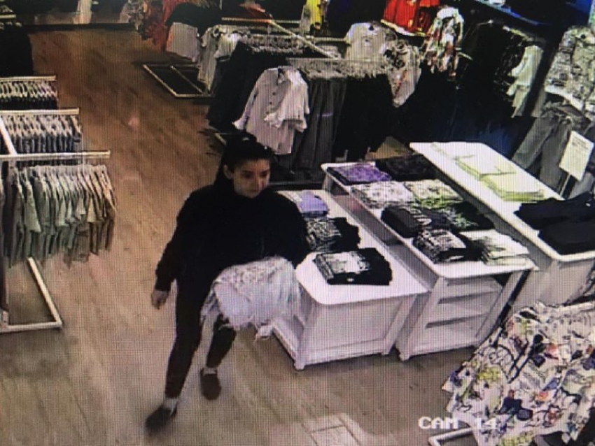 В Анапе женщина украла из магазина одежду на 13 тысяч рублей