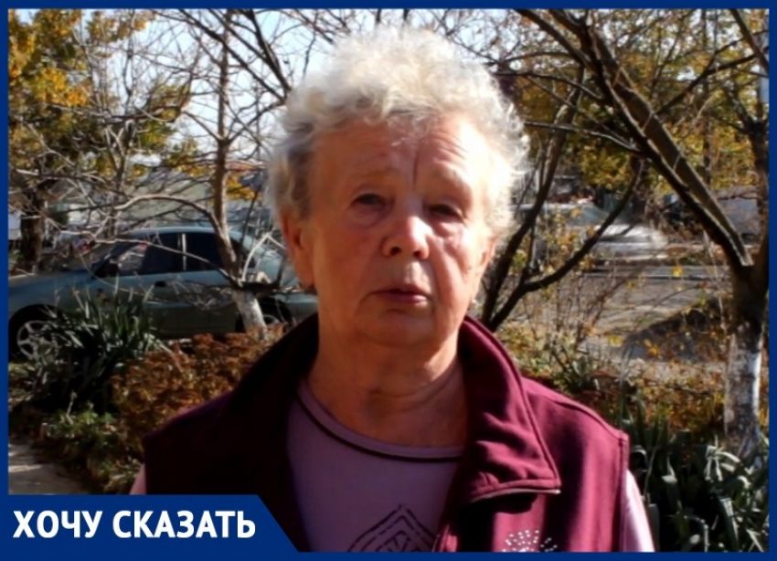 «Пожилые люди ломают ноги!»: пенсионеры жалуются на разбитый тротуар в Анапской