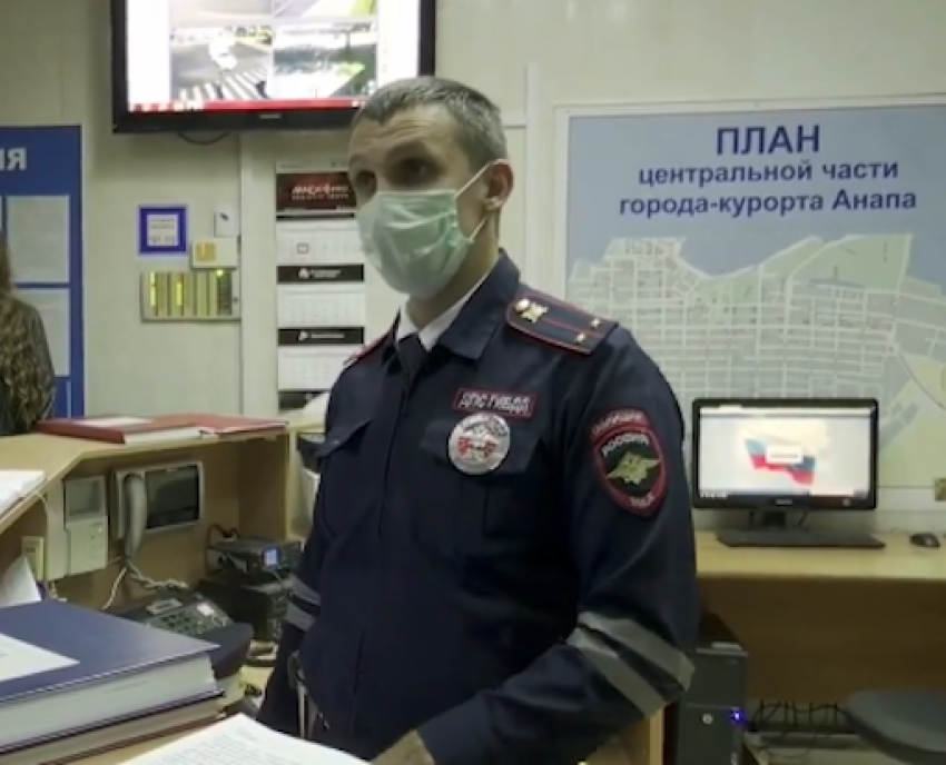 В Анапе 6-летний мальчик катался один на улице в два часа ночи