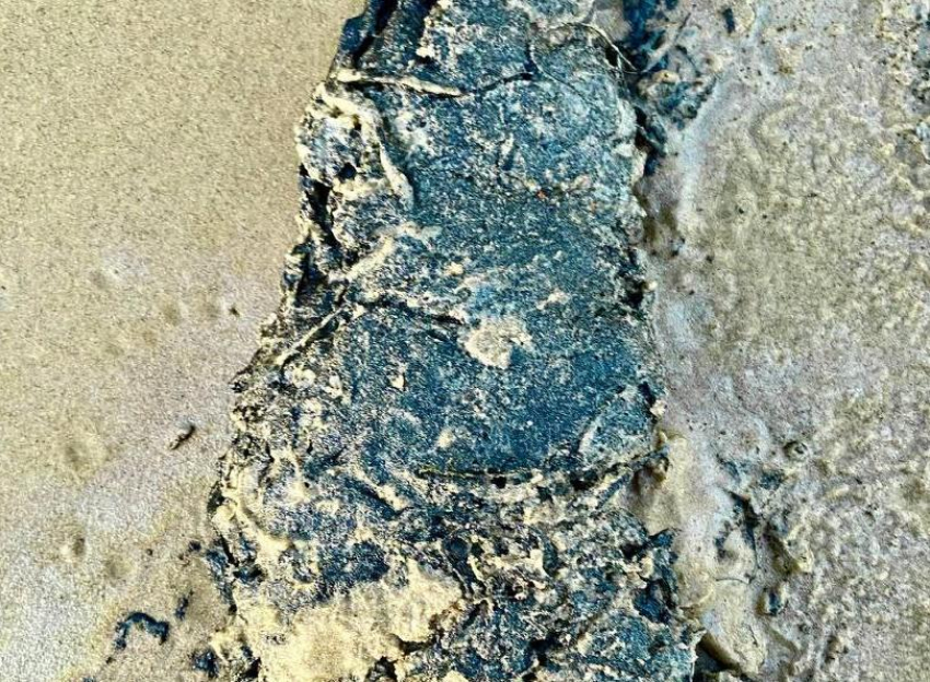 Недалеко от Анапы убрали свежие выбросы мазута 