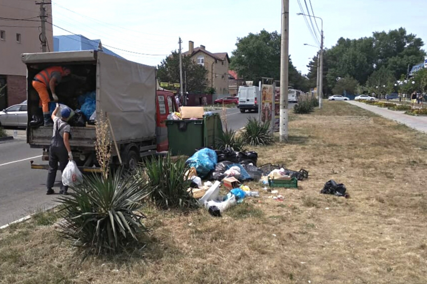 Мусор вывозят три раза в день с Пионерского проспекта в Анапе