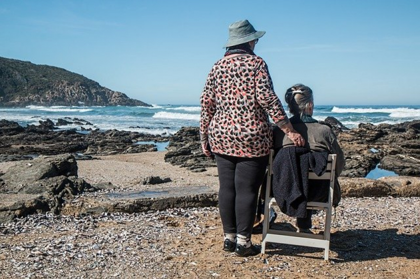 Как одинокому пожилому человеку в Анапе обрести приёмную семью