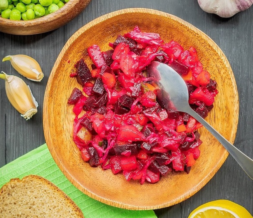 День винегрета в Анапе будет пасмурным с прояснениями, после обеда дождь с грозой