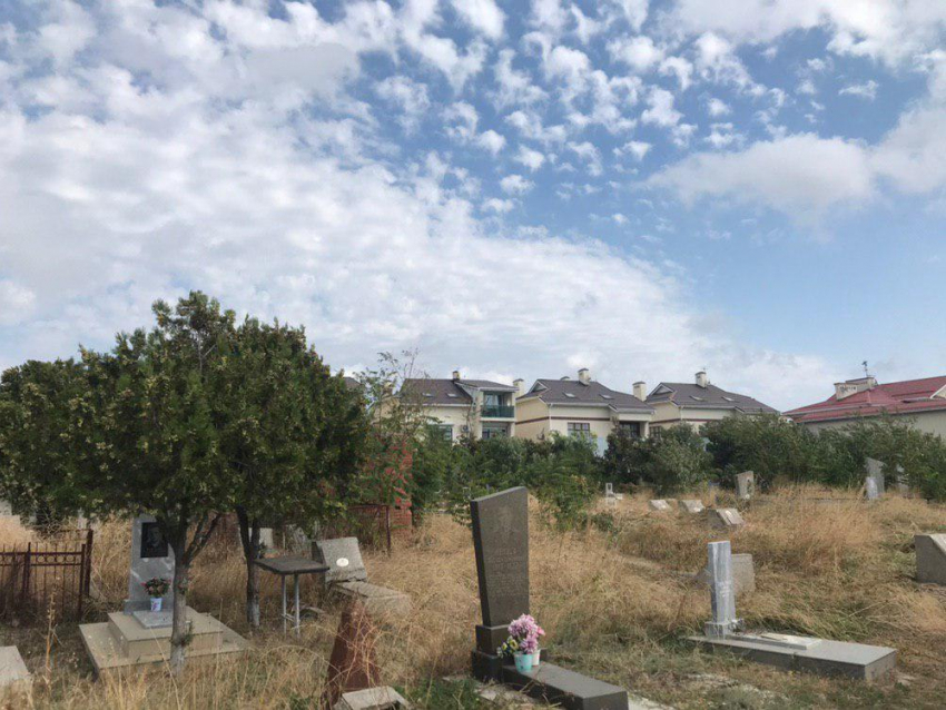 Жизнь рядом с кладбищем в Анапе - неудачное соседство или полная идиллия?