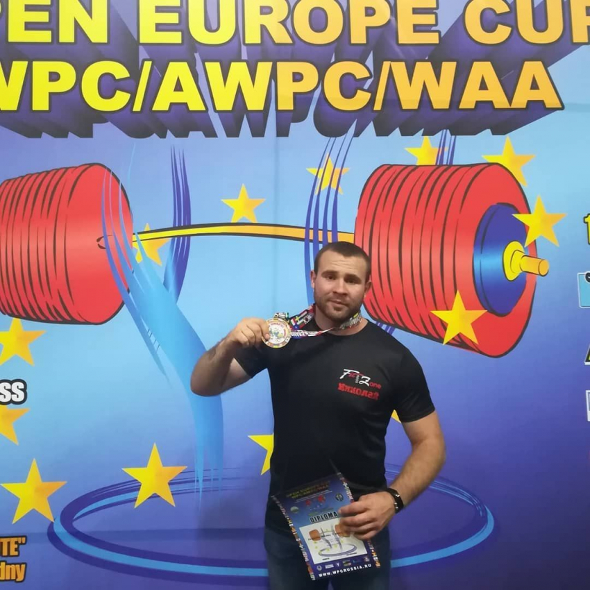 Анапчанин Николай Погорелый стал чемпионом Европы по пауэрлифтингу
