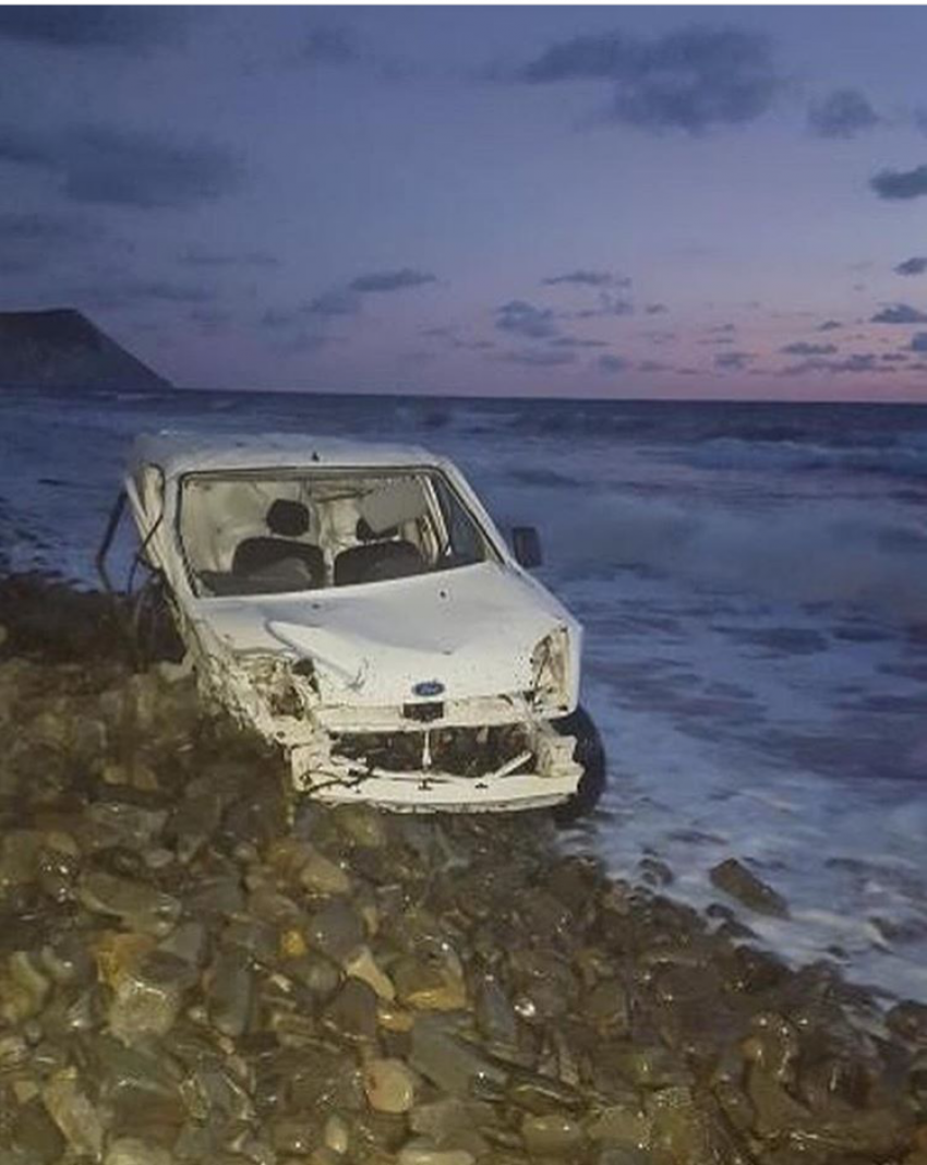 Водитель иномарки в Анапе подъехал к краю обрыва и нажал на газ до пола