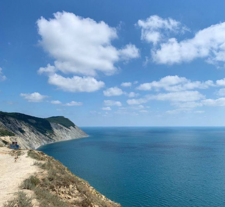 В день свиданий под луной в Анапе облачно