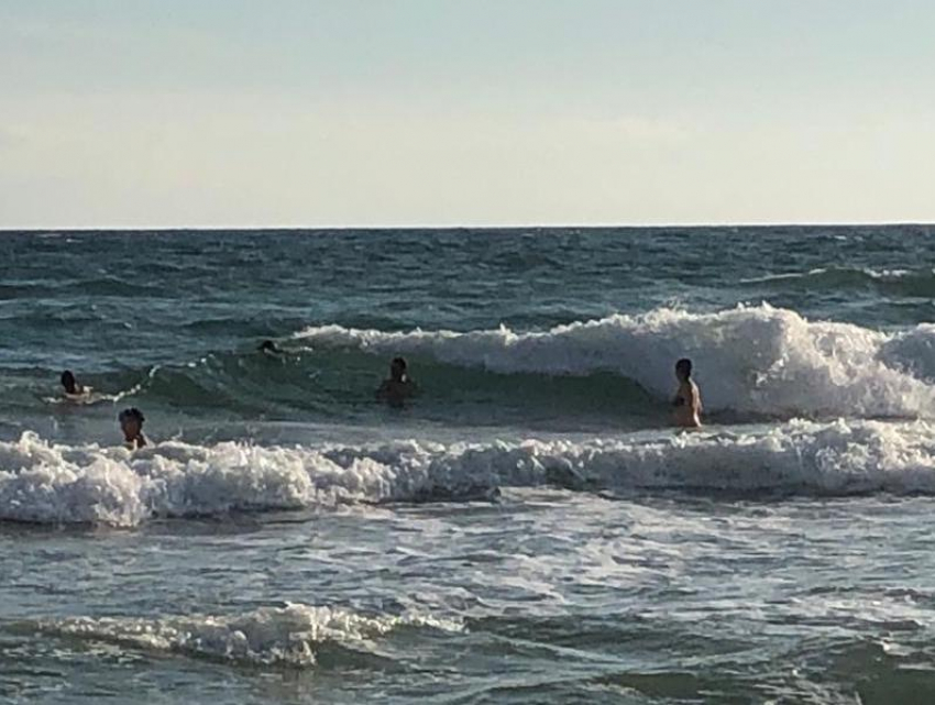 Сегодня в Анапе, на пляже Витязево, в море утонули 12-летний мальчик и двое мужчин