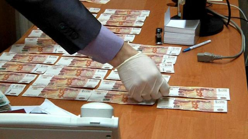 Ради 200 тысяч рублей анапский пристав угрожал уголовным делом