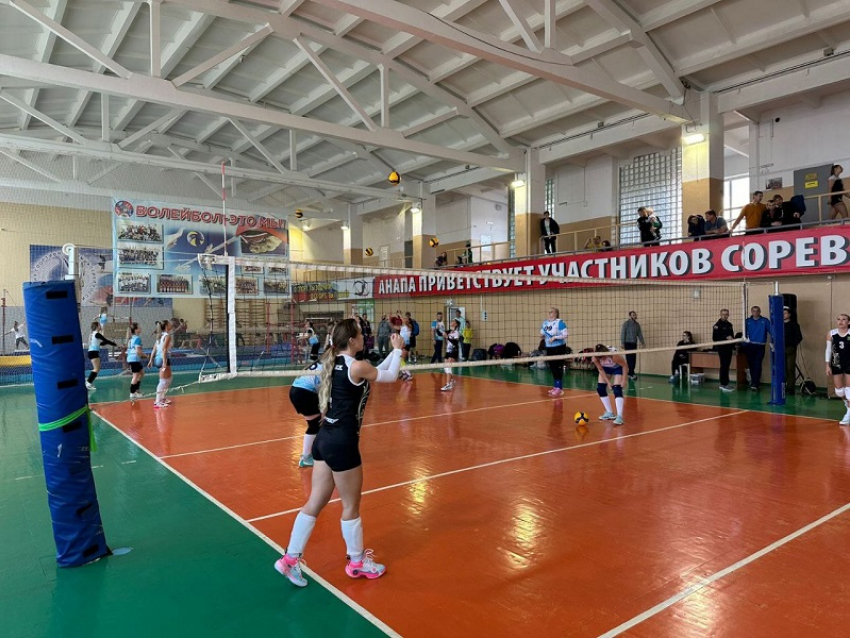 В Анапе стартовали масштабные соревнования по волейболу