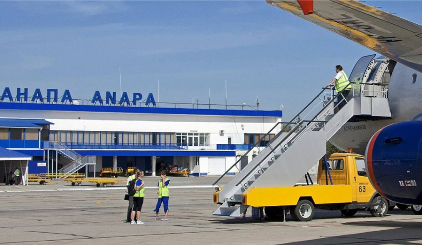 Аэропорт Анапа на майские праздники бесплатно обслужил 128 ветеранов войны 