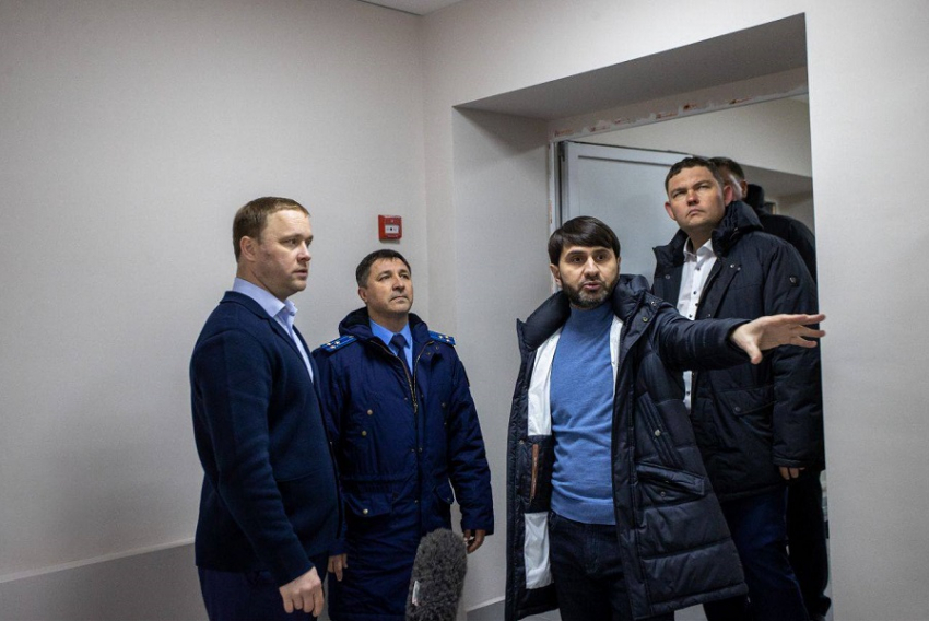 Мэр Анапы и прокурор проверили ход работ по строительству и ремонту соцобъектов в Витязево