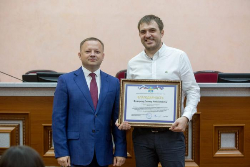 В Анапе работников торговли поздравили с их праздником