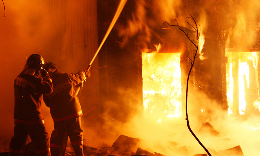 В Анапе в прошлом году произошло  135  пожаров. Всего более 450 возгораний