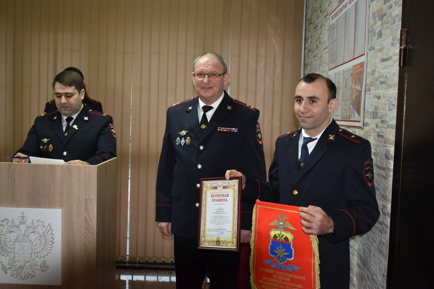 В Анапе наградили сотрудников транспортной полиции 