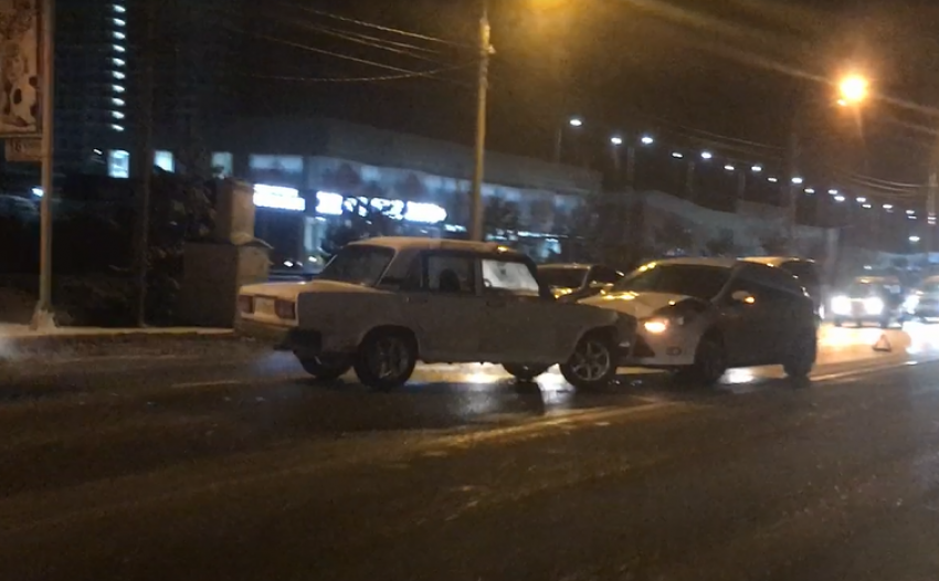 Вчера вечером, 16 января, в Анапе столкнулись «семёрка» и «Форд Фокус"