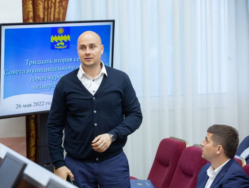 Анапский депутат-адвокат Алексей Аксёнов зарабатывает 26 тысяч в месяц и не имеет машины 