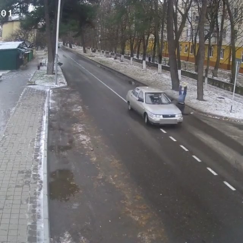 В Анапе на улице Ленина автомобиль сбил пешехода