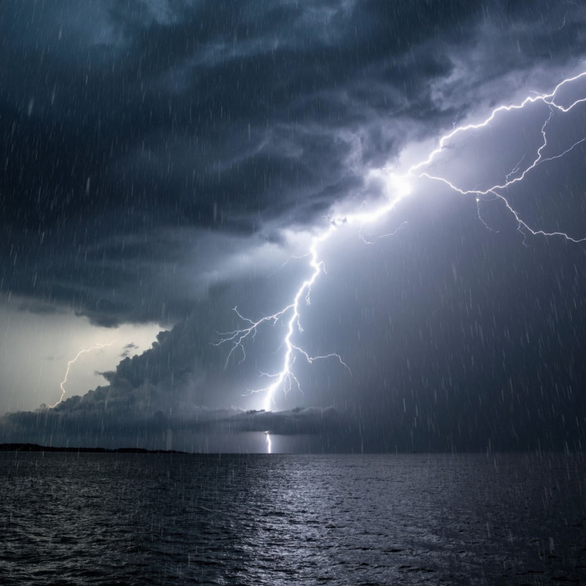 В Анапе объявлено штормовое предупреждение из-за ливней и ураганного ветра