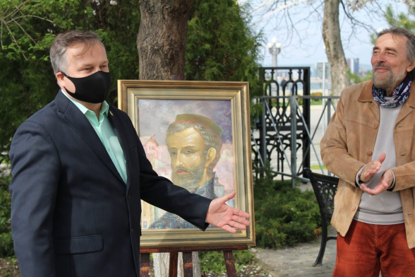 Петербуржец Владимир Лабутов передал свою картину в Анапский музей