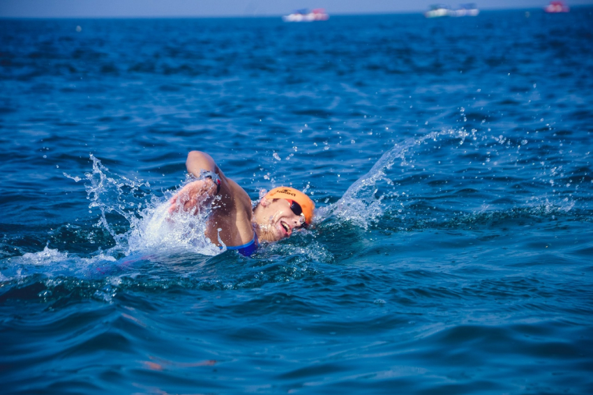 В Сукко под Анапой проводят Кубок России по плаванию на открытой воде