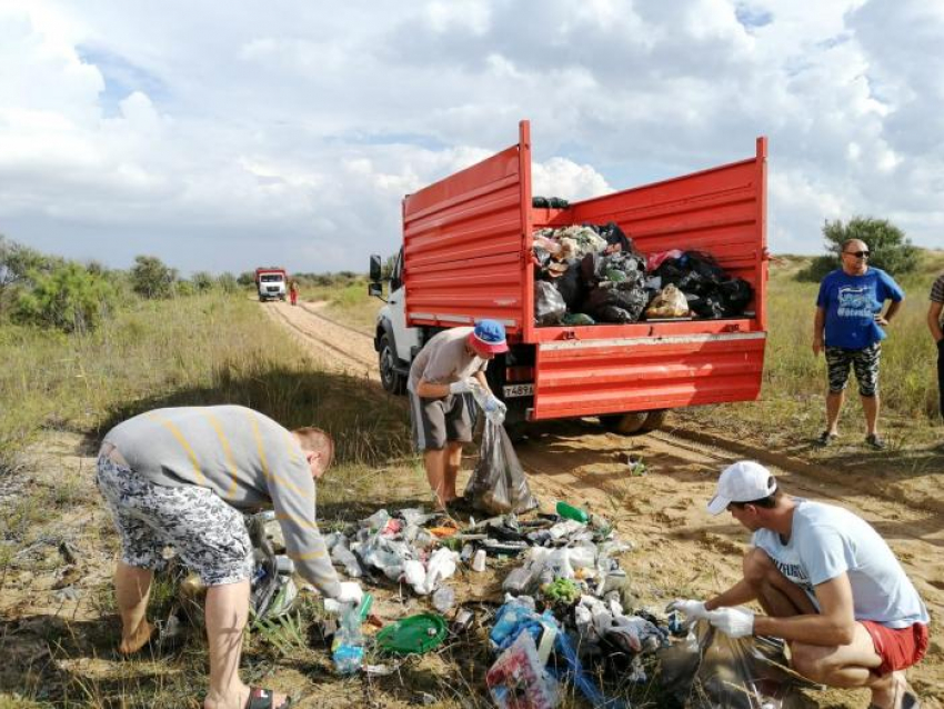 В Анапе волонтеры из Краснодара собрали 317 мешков мусора, оставленного туристами