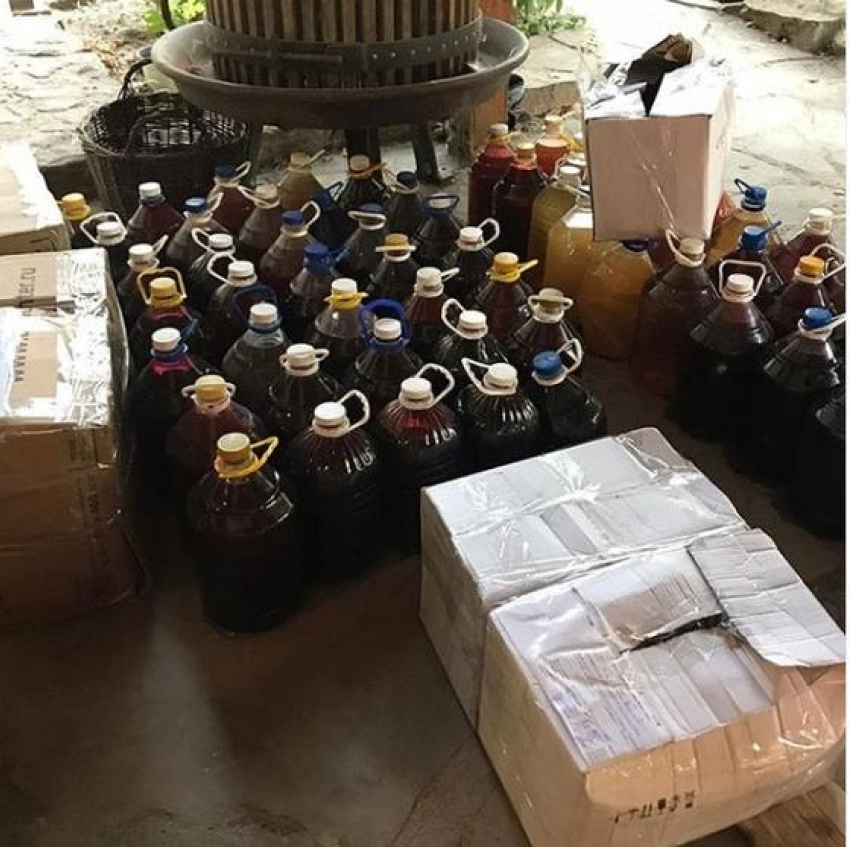 Полицейские в Анапе изъяли более 750 литров «левого» алкоголя