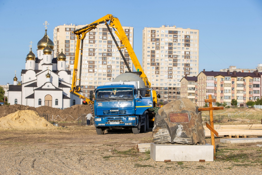 В парке Крещения Руси в Анапе полным ходом идут строительные работы