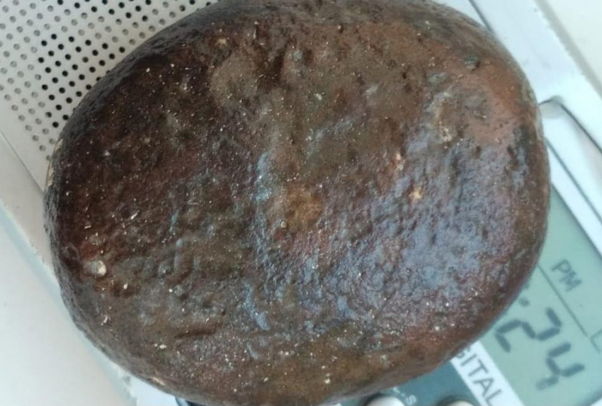 Предмет, похожий на метеорит, нашли в Анапе на Лысой горе
