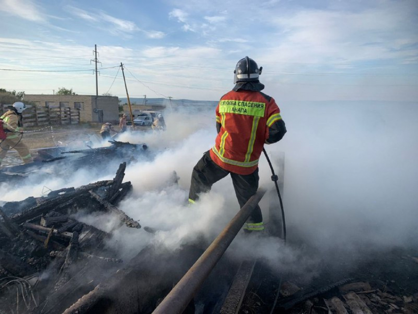 Мэр Анапы поздравил спасателей с профессиональным праздником