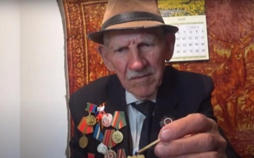 В Гостагаевской под Анапой почтили память погибших в ВОВ, установив Свечу Памяти у обелисков