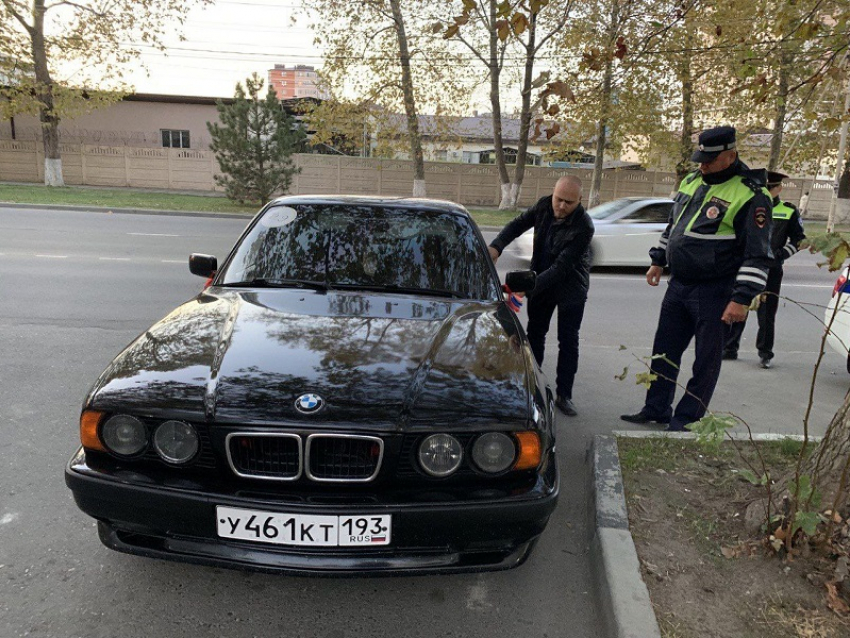 В Анапе задержали водителя, «нарезавшего пятаки» на перекрестке