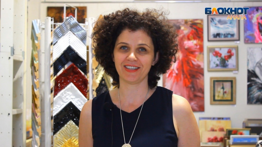 В анапской художественной галерее «Белый Квадрат» оформляют не только картины