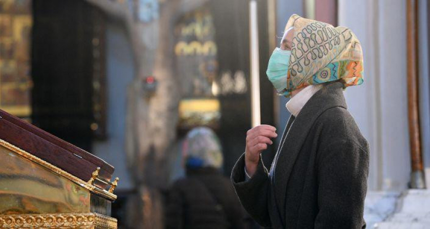 Анапчане пренебрегли рекомендациями молиться дома и пришли на всенощную