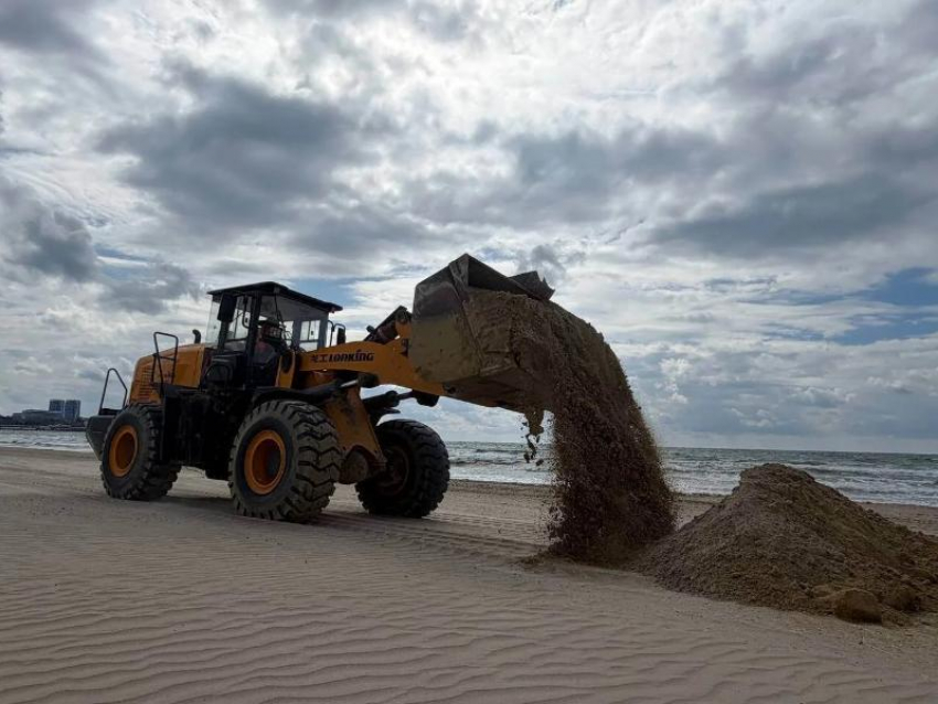 Анапские пляжи засыпают чистым песком 