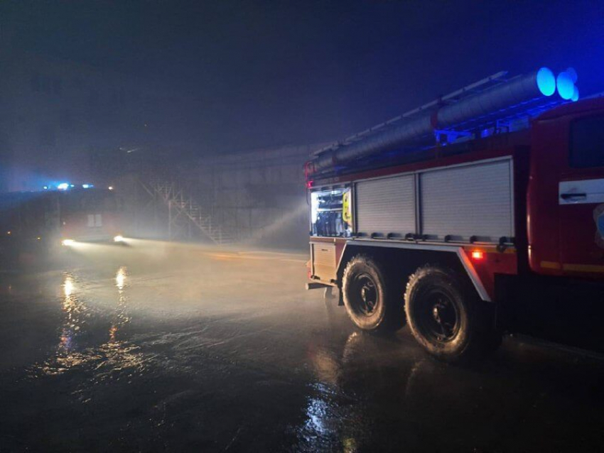 В Анапе сгорел склад на ул. Омелькова. Пожару был присвоен повышенный ранг сложности