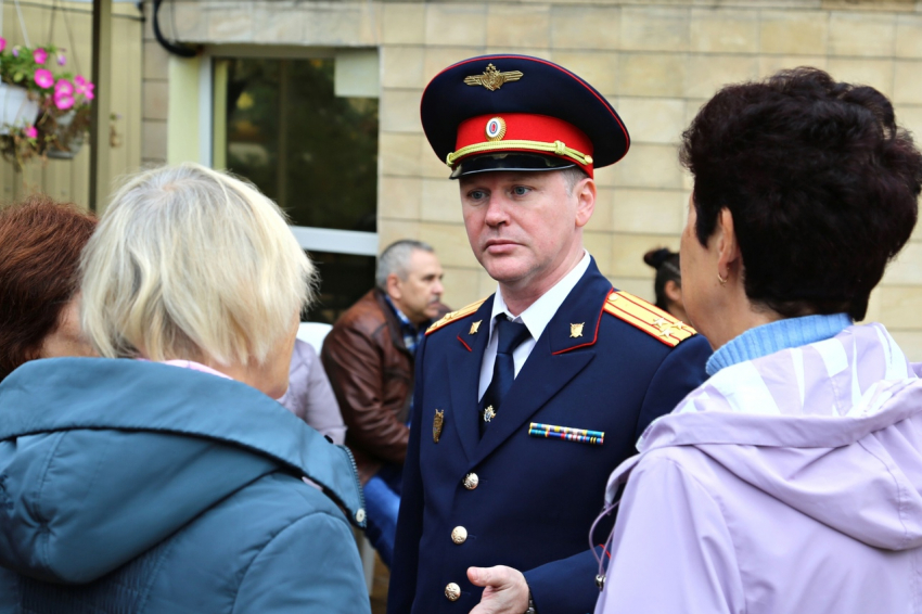 Сотрудники следкома передали гуманитарную помощь жителям Херсонской области в Анапе