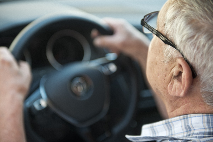 "У водителей старше 60 нужно отбирать права": ДТП на зебре в Анапе закончилось скандалом