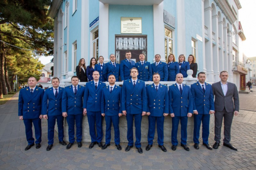 Мэр города поздравил работников прокуратуры Анапы