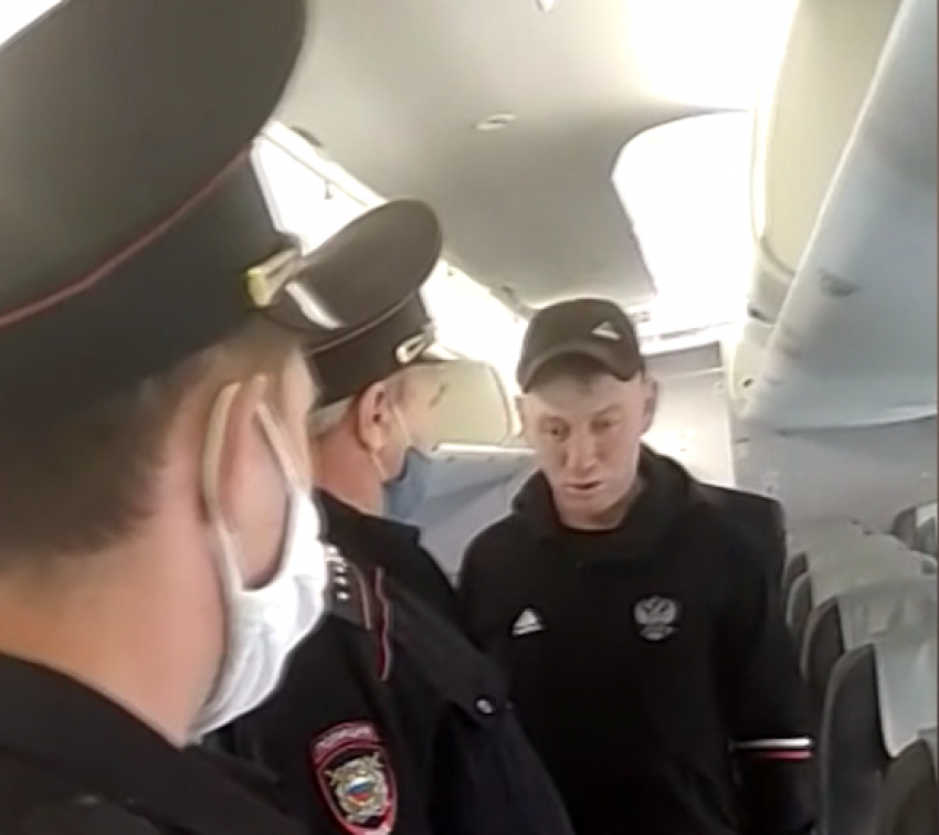 Туриста, летевшего рейсом Иркутск - Анапа, высадили в Барнауле