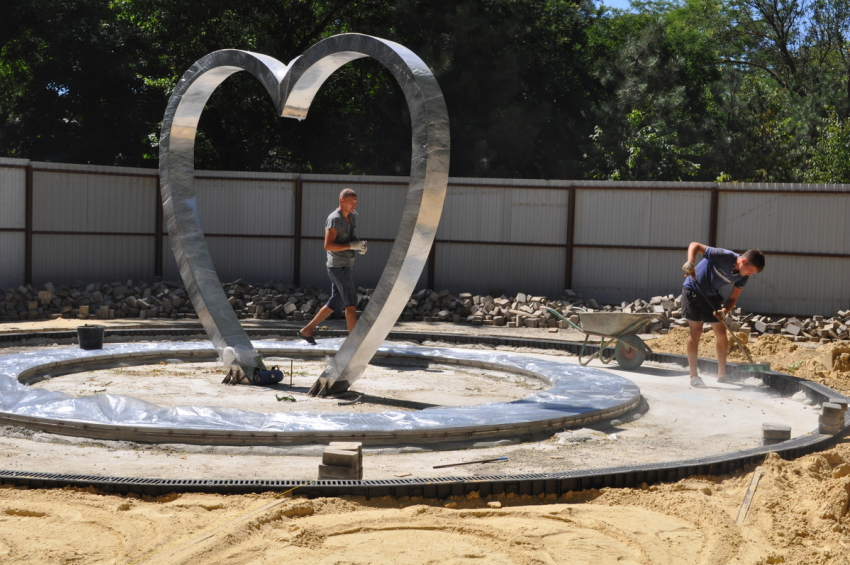 В Анапе у нового фонтана появилось своё сердце