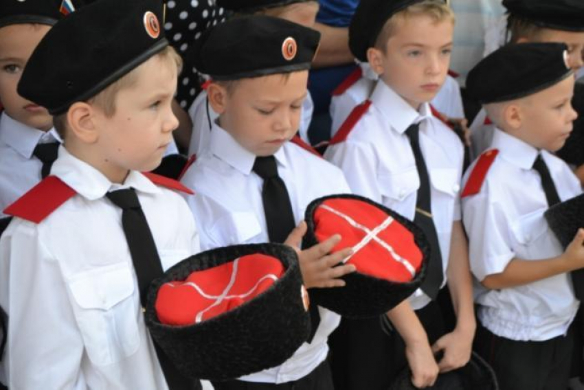 Около 2000 юных анапчат 1 сентября отправятся в казачьи классы