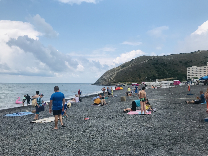 Температура моря в сукко сегодня. Море в Сукко сейчас. Разрешено ли купание в море сегодня в Сукко 7 августа-22. Можно ли купаться в море в Партените в октябре.