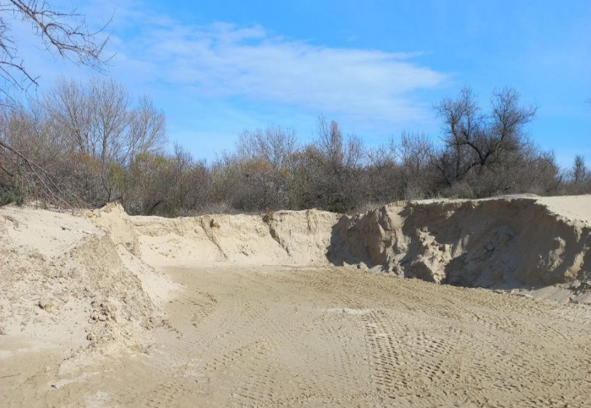 В Анапе продолжают уничтожать песчаные дюны 