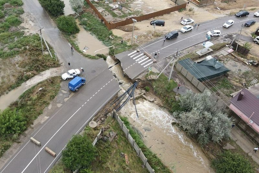 Масштабы потопа в Анапе показали с высоты птичьего полета