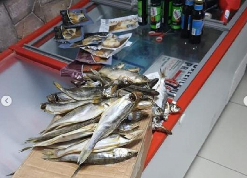 В Анапе полиция ещё обнаружила ещё один магазин, где незаконно торговали дарами моря